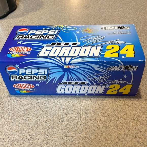 Jeff Gordon # 24 Du Pont /Pepsi/Daytona 2002 Monte Carlo 1:24.Scale Stock Car - Picture 1 of 16